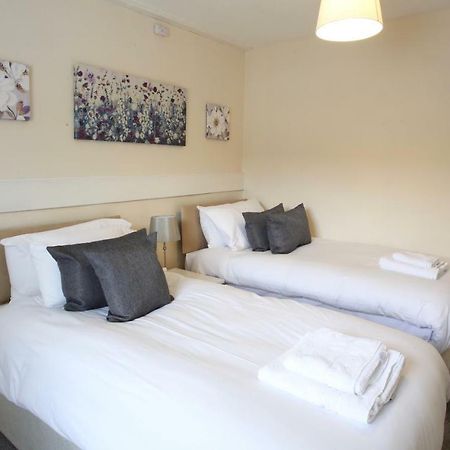 Free Parking, Cosy House In The Center Of Taunton! Sleeps 6 People! Villa Exterior foto