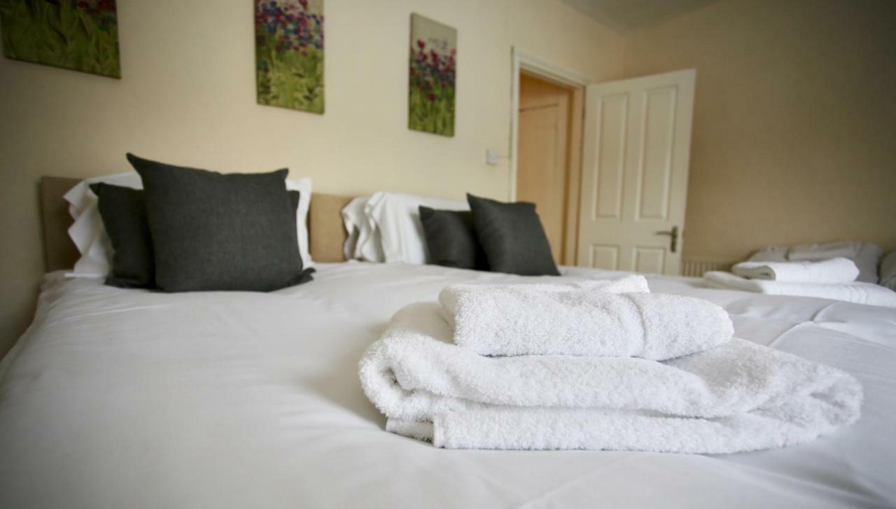 Free Parking, Cosy House In The Center Of Taunton! Sleeps 6 People! Villa Exterior foto